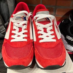 Brooks men’s Chariot size 9.5. Retired style! Impossible to find!